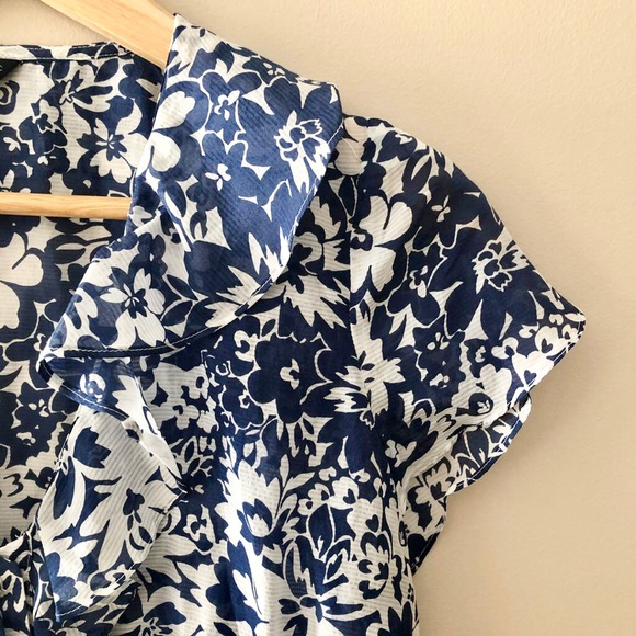 Banana Republic Tops - 55% silk Banana Republic top